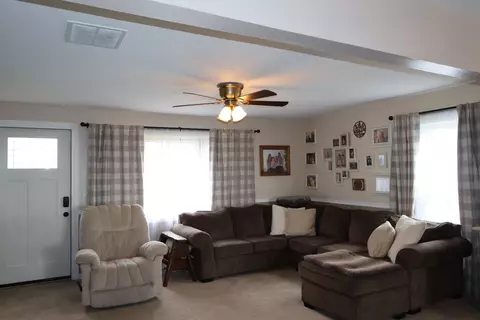 Living - 53 Us Highway 24 Hwy, Onarga, IL 60955 photo 1 of 5