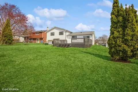 515 W Weathersfield Way, Schaumburg, IL 60193