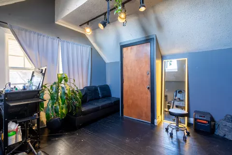 Entry Way - 4018 W Eddy St, Chicago, IL 60641 photo 1 of 2