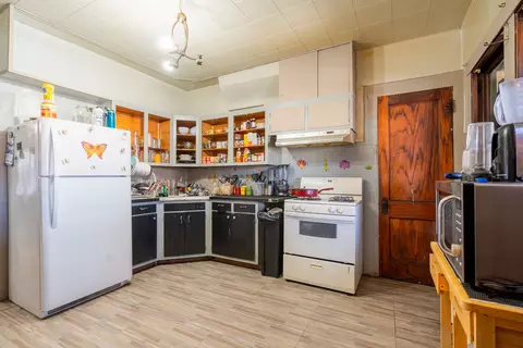 Kitchen - 4018 W Eddy St, Chicago, IL 60641 photo 2 of 2
