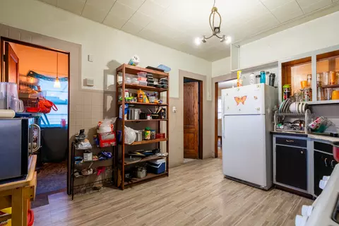 Kitchen - 4018 W Eddy St, Chicago, IL 60641 photo 1 of 2