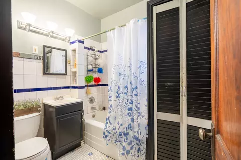 Bath - 4018 W Eddy St, Chicago, IL 60641 photo 1 of 2
