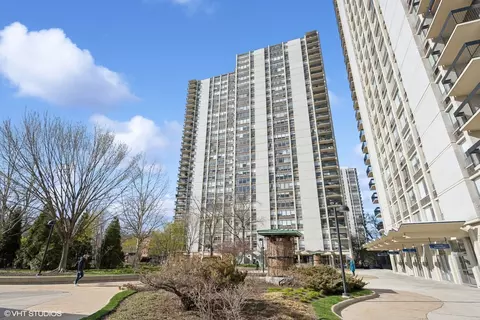 1360 N Sandburg Ter #1701, Chicago, IL 60610