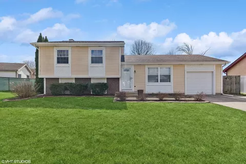 913 Island Ct, Bartlett, IL 60103