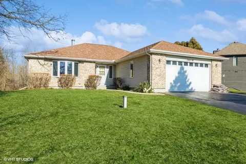 2808 Tahoe Ln, Spring Grove, IL 60081