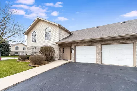 193 Saenz Ln #C, Joliet, IL 60436