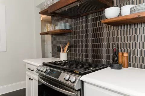 Kitchen - 192 S Edison Ave, Elgin, IL 60123 photo 3 of 7