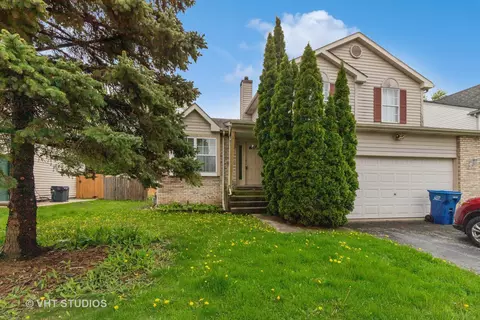 2807 W Keith Ave, Waukegan, IL 60085