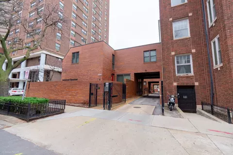 3631 N Pine Grove Ave #B, Chicago, IL 60613