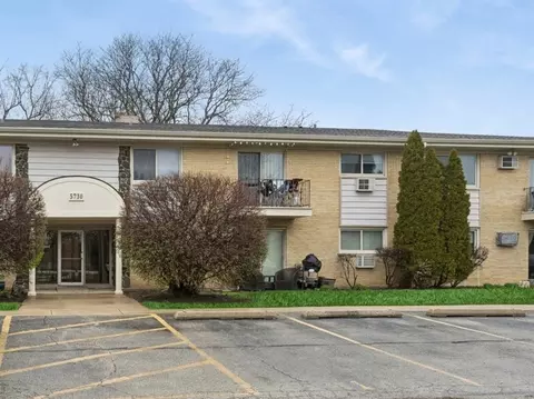 5730 Concord Ln #16, Clarendon Hills, IL 60514