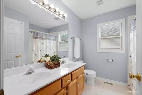 Bath - 3812 Grassmere Rd, Naperville, IL 60564 photo 4 of 4