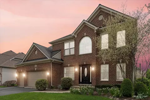 3812 Grassmere Rd, Naperville, IL 60564