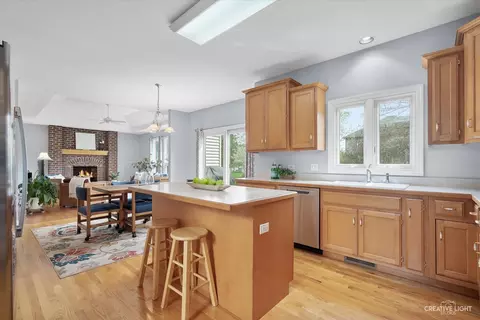 Kitchen - 3812 Grassmere Rd, Naperville, IL 60564 photo 3 of 4