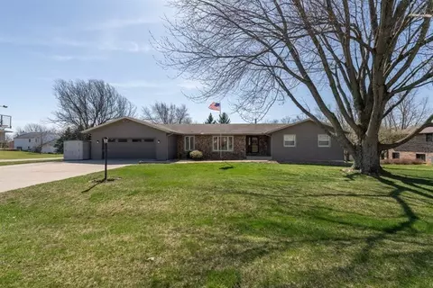19217 Briar Dr, Bloomington, IL 61705