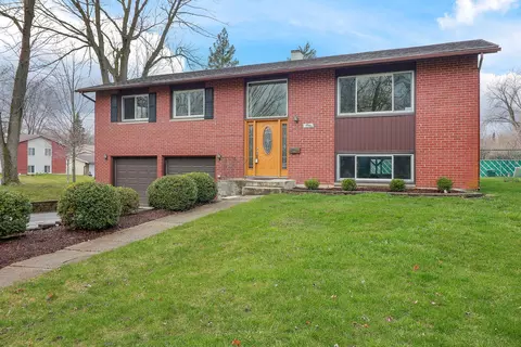 1 Westmoreland Ct, Woodridge, IL 60517