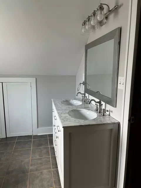 Bath - 900 E Illinois St, Wheaton, IL 60187 photo 3 of 4