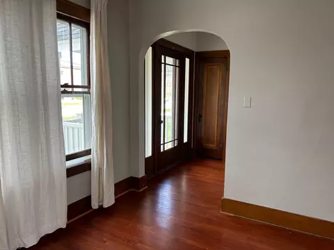 Entry Way - 900 E Illinois St, Wheaton, IL 60187 photo 1 of 2