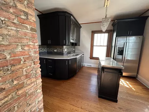 Kitchen - 900 E Illinois St, Wheaton, IL 60187 photo 2 of 3