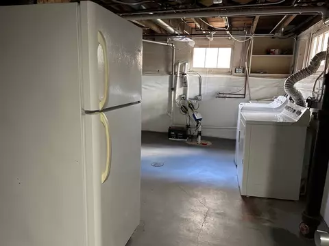 Kitchen - 900 E Illinois St, Wheaton, IL 60187 photo 3 of 3