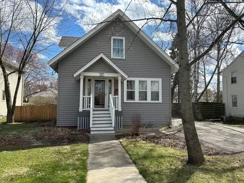 900 E Illinois St, Wheaton, IL 60187