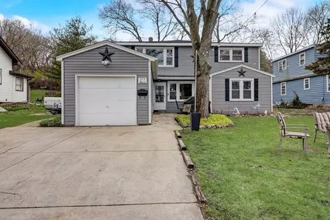 215 Grove Ave, Fox River Grove, IL 60021