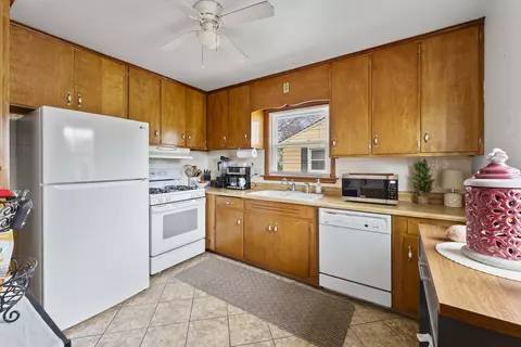 Kitchen - 132 N Chase Ave, Bartlett, IL 60103 photo 1 of 2