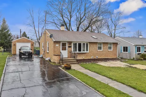 132 N Chase Ave, Bartlett, IL 60103