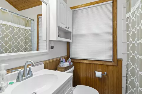 Bath - 132 N Chase Ave, Bartlett, IL 60103 photo 1 of 2