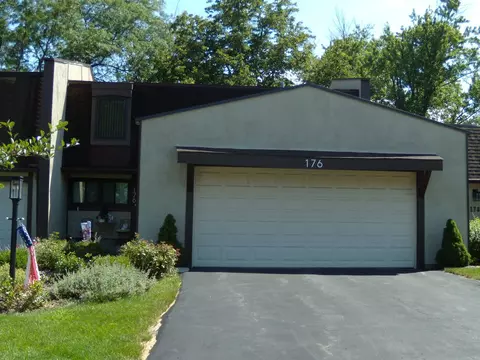 176 Cascade Dr, Indian Head Park, IL 60525