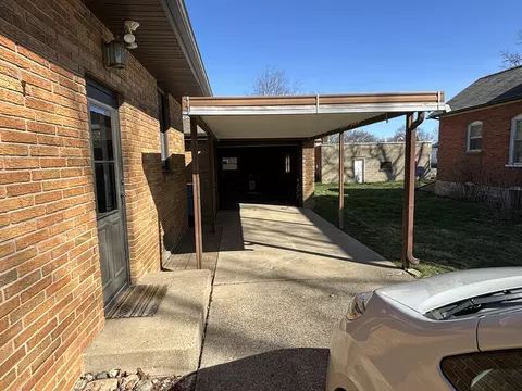 Exterior - 2109 9th St, Peru, IL 61354 photo 3 of 7