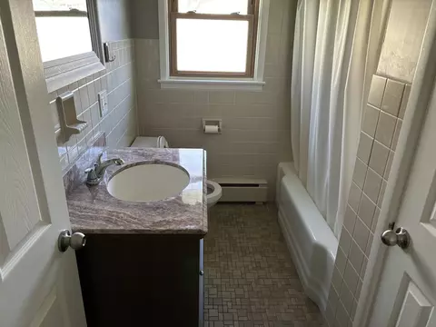 Bath - 2109 9th St, Peru, IL 61354 photo 1 of 1