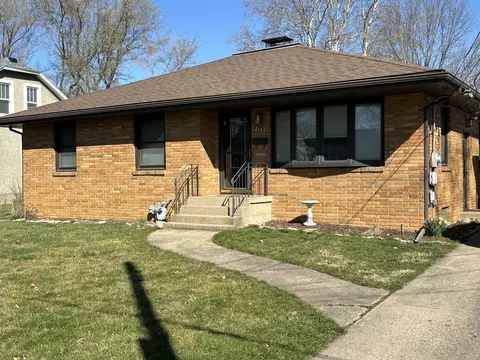 Exterior - 2109 9th St, Peru, IL 61354 photo 2 of 7