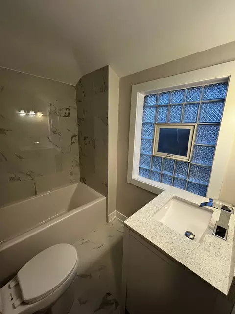 Bath - 2116 S 19th Ave, Broadview, IL 60155 photo 4 of 4