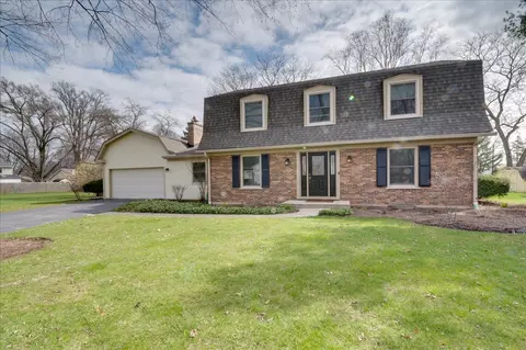 2008 Regency Ct, Geneva, IL 60134