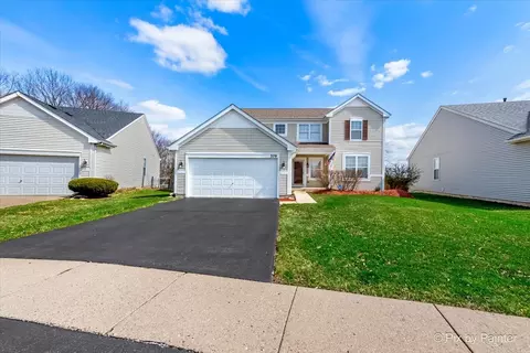 379 Prairie Mist Dr, Round Lake, IL 60073