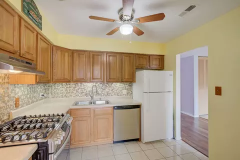 1730 Robin Walk #B, Hoffman Estates, IL 60169 photo 9