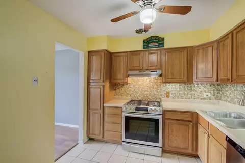 1730 Robin Walk #B, Hoffman Estates, IL 60169 photo 11