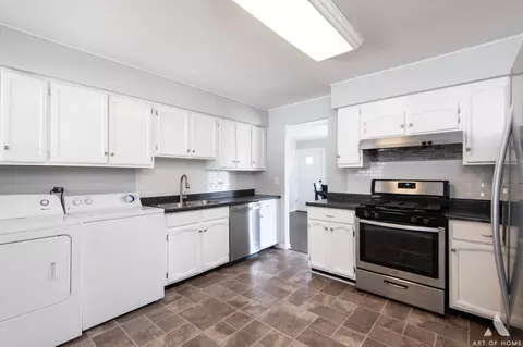 Kitchen - 2100 Eastman St, Rolling Meadows, IL 60008 photo 2 of 3