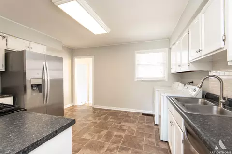 Kitchen - 2100 Eastman St, Rolling Meadows, IL 60008 photo 3 of 3