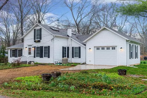 3646 W Illinois St, Dixon, IL 61021