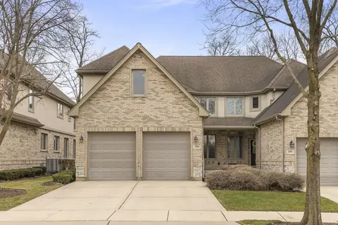 704 Fairmont Ct, Westmont, IL 60559