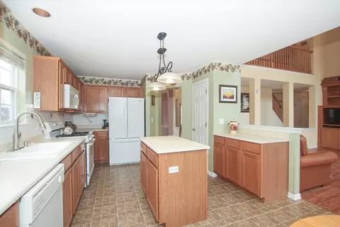 Kitchen - 1410 Angle Tarn, West Dundee, IL 60118 photo 3 of 3