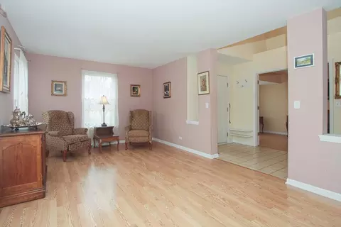 Living - 1410 Angle Tarn, West Dundee, IL 60118 photo 2 of 10