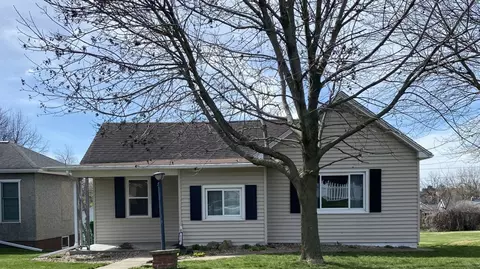 215 W 6th St, Spring Valley, IL 61362