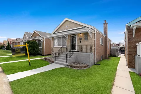 3935 W 67th Pl, Chicago, IL 60629