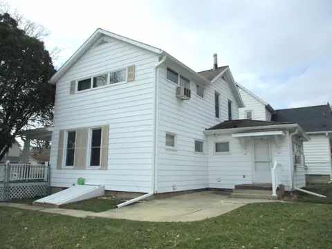 Exterior - 544 E Center St, Freeport, IL 61032 photo 7 of 8