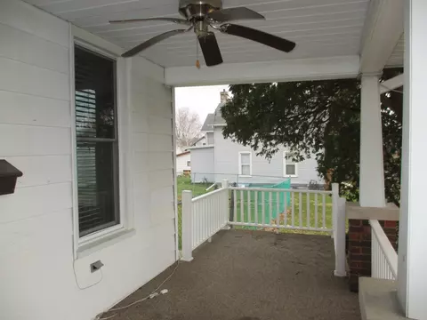Exterior - 544 E Center St, Freeport, IL 61032 photo 4 of 8