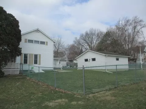 Exterior - 544 E Center St, Freeport, IL 61032 photo 3 of 8