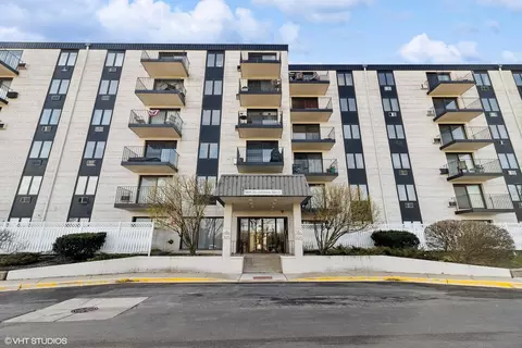 9078 W Heathwood Dr #4K, Niles, IL 60714