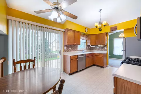 1830 Crofton Dr, Algonquin, IL 60102 photo 2